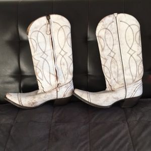 Tony Lama Women’s Cowboy boots.